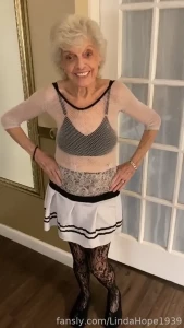 Teach me how to suck cock message me nasty gilf milf granny oma old