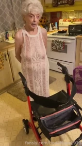 I m 85 subscribe to see me naked to see me play with my pussy i enjoy