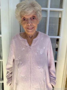 Come watch me fuck gilf milf granny oma grandma mature cougar pussy