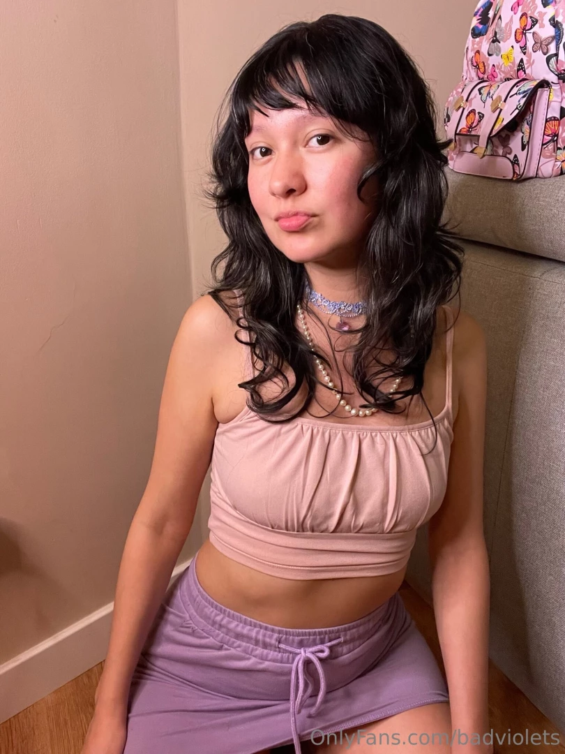 Dildo licking and kitty spread 