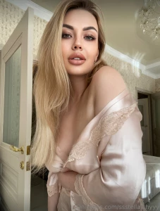 Lianainsight now wet she loves having her juicy ass squeezed this part 310