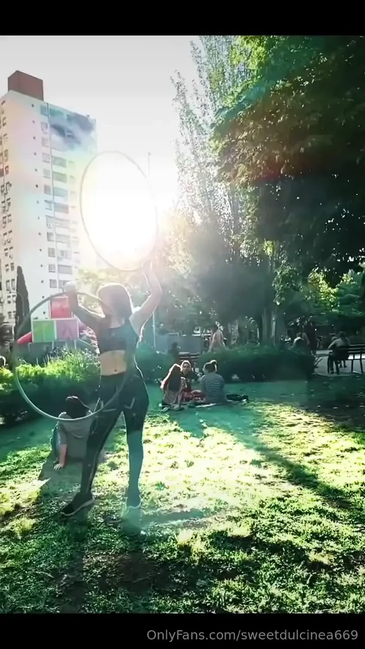 A little clip of another circus set that i also do hula hooping along 