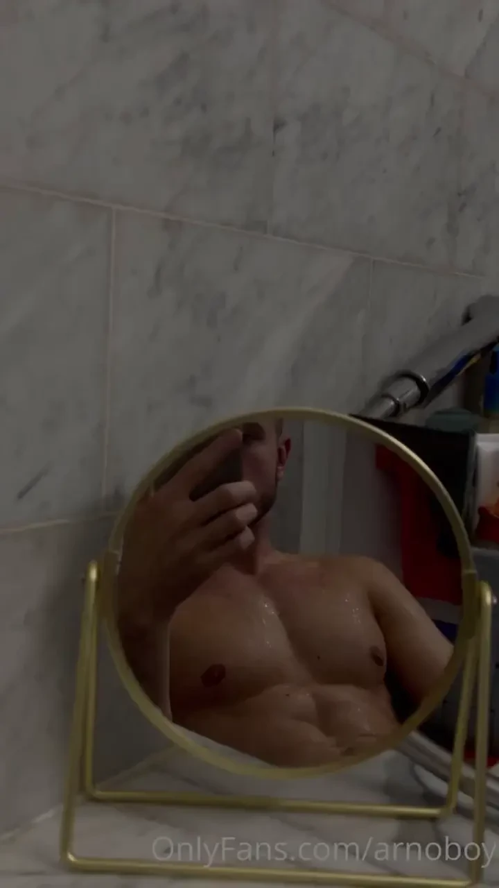 Qui vient me laver dans mon bain 
