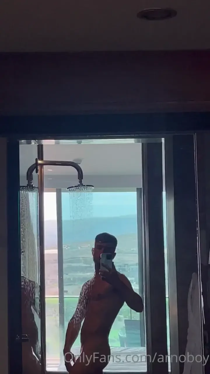 Qui me rejoint sous la douche 