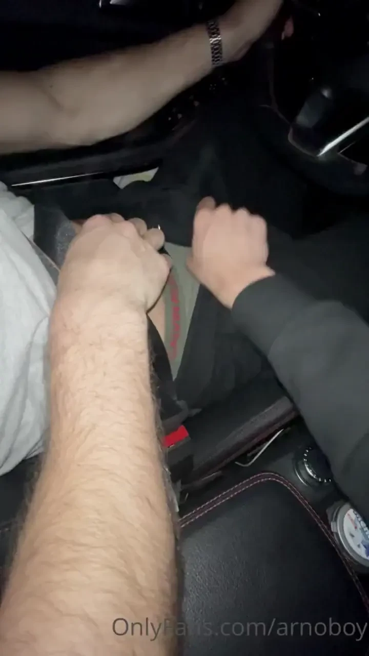 Quand iamlehoe1 0 me touche pendant que je conduis c es difficile de g 