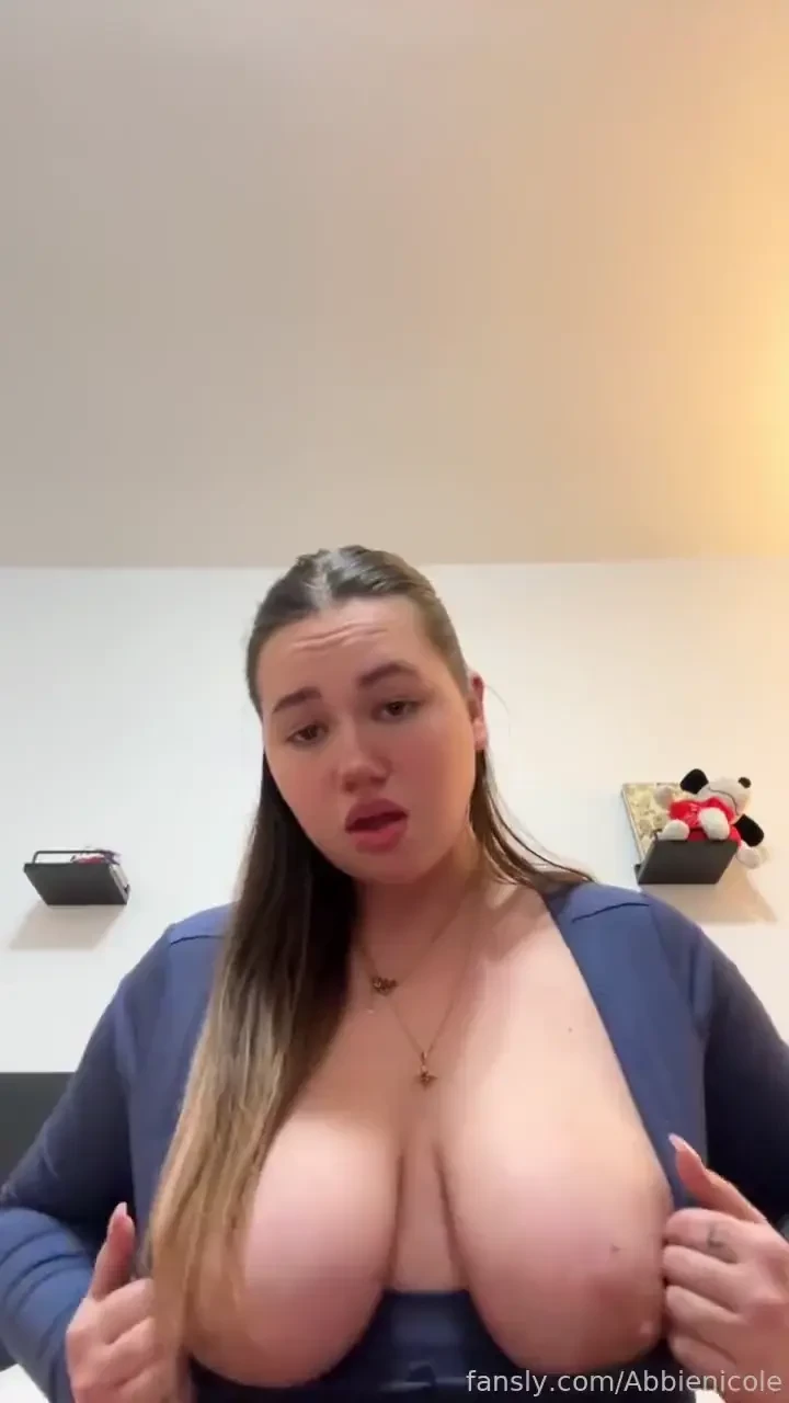 Open ur mouth i want u taste this 