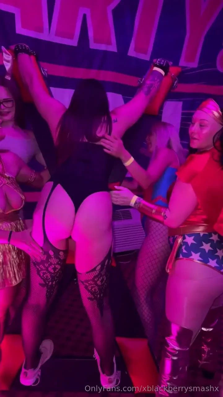 Oh just me getting spanked with my besties nikkisnaughtyniche 