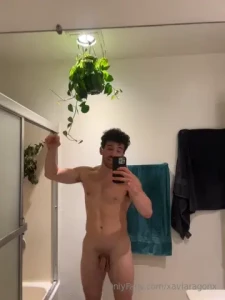 Introducing my pothos house plant what should i name her