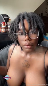 No smoke sesh today but i did smoke and i did play with my boobs they part 2