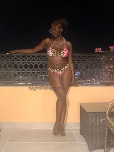 Ur pretty moonlight flower ebony fyp bikini tease outside feet soles part 13