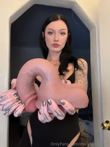 Does your dick bend like this too