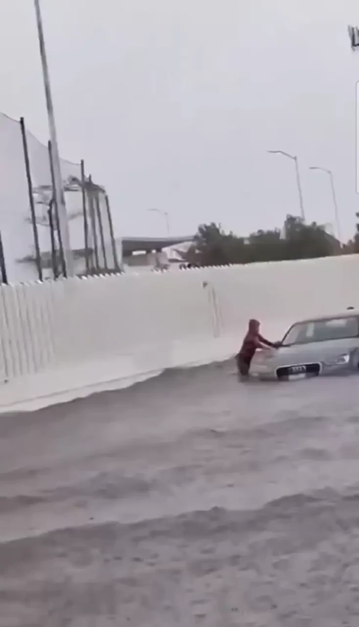 Forgive me for not answering to all my fans i apologize a thousand 