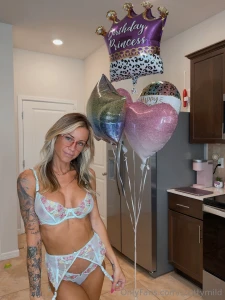 It s my birthdayyy todayyy wish me a happy birthdayy and you may or