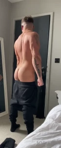 Who likes joels bum i run my tongue down the centre of his back