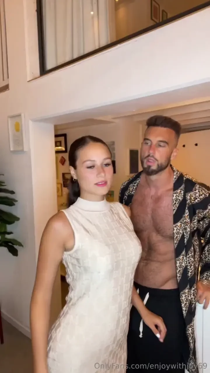 A photographer in amsterdam offered me to pose for his agency and 