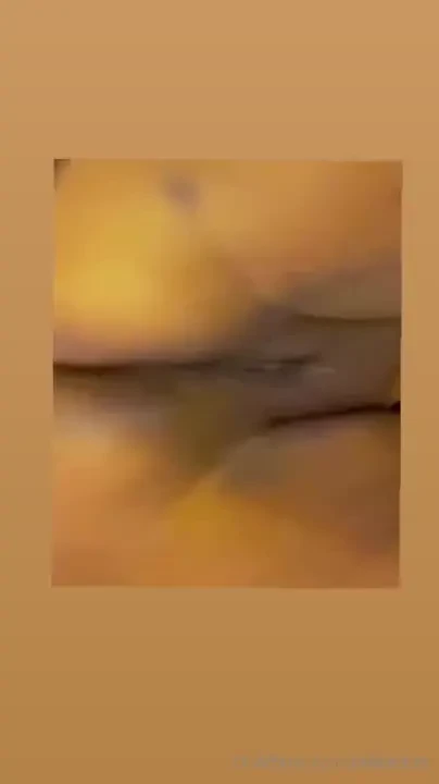 My fat cat from the back view you can hear how wet she is 