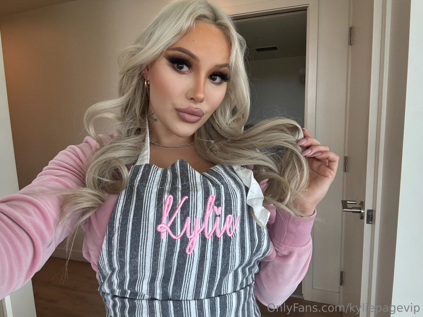 K gonna do a live show soon but need to figure out when the best time 