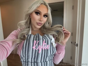 K gonna do a live show soon but need to figure out when the best time