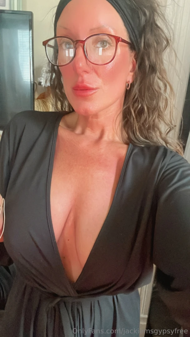 Feeling fresh n clean after my shower 