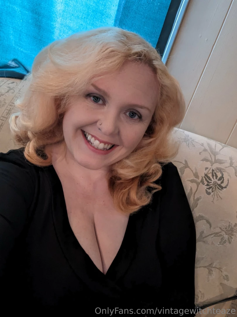 Vintagewitchteaze 