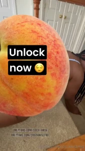 Clapping this big phat oily ass for you would you fuck me on the