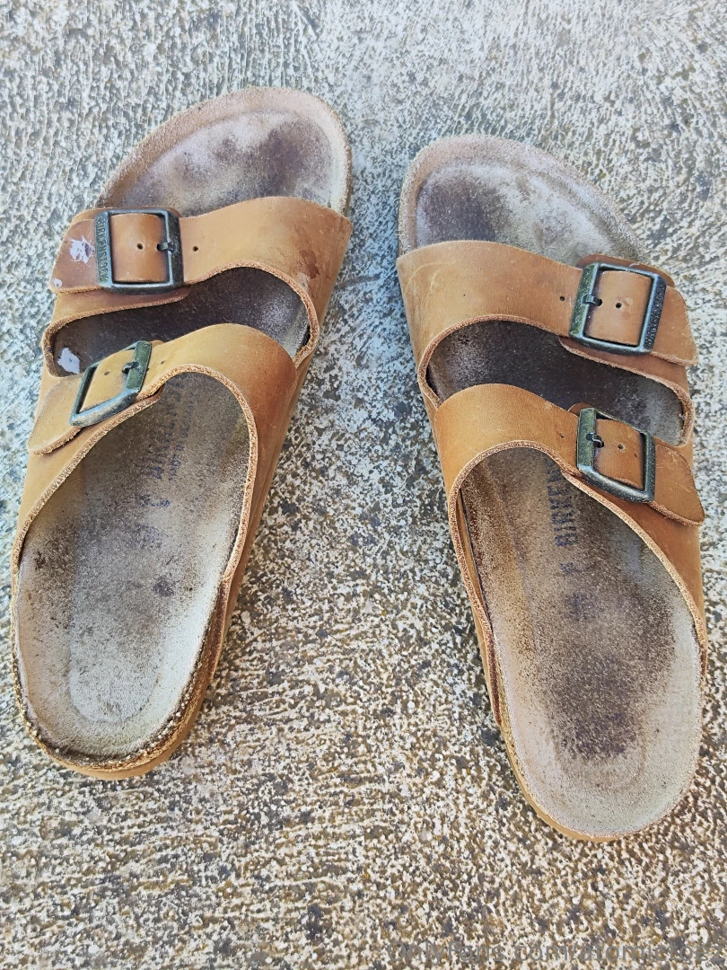 Big feet in birks these are on sale dm me your highest offers if part 2 