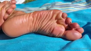 Get lost in my sole wrinkles