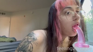 Testing out this new toy i got d i figured with all the big dildos i