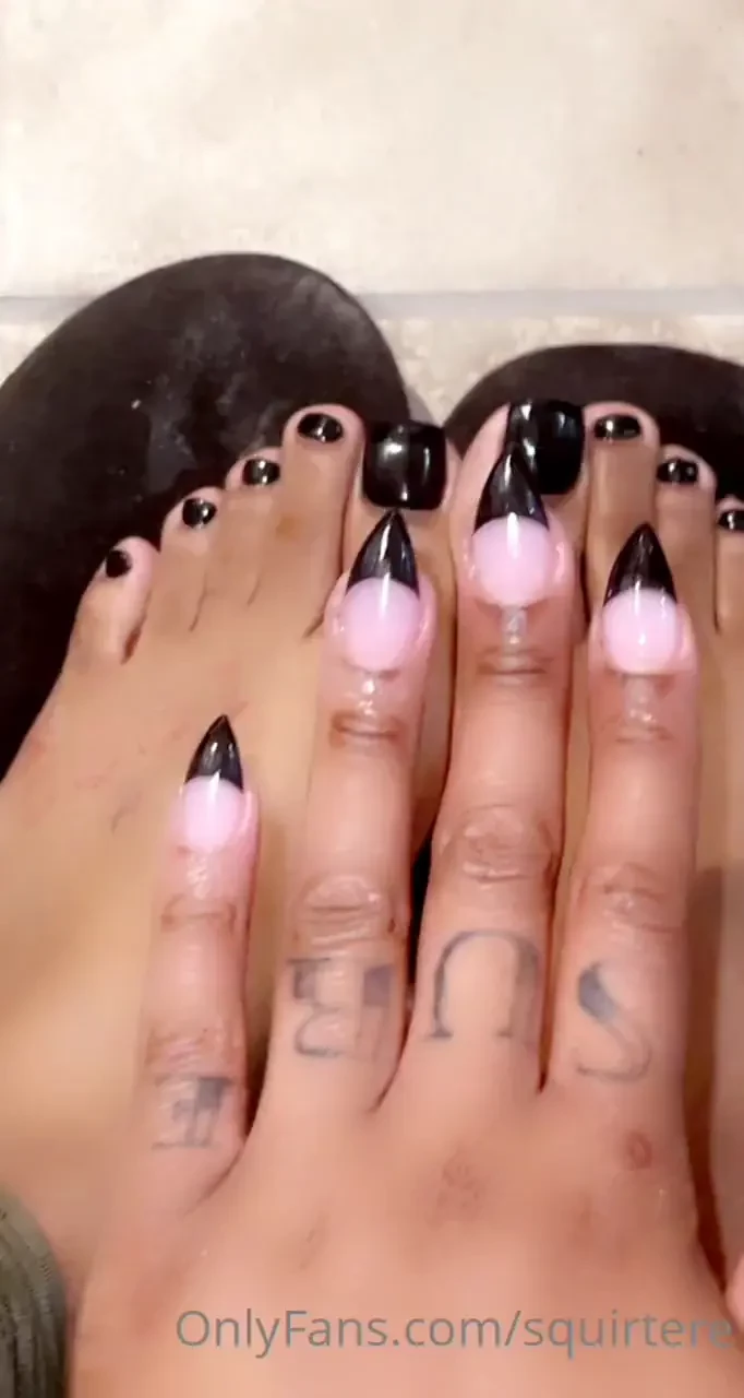Black toes amp nails is a vibe 