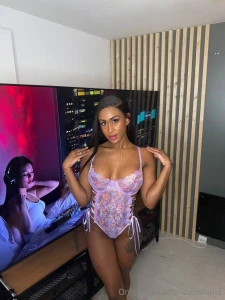 Un avis sur cette tenue trop innocente pour toi