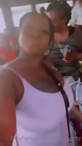 I wanna go out so i can shake my onion booty