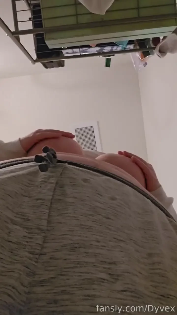 Play with my tits and rub my belly 