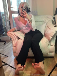 Feet peek dm me for more feet content