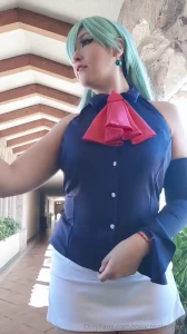 Video of elizabeth taking a selfie