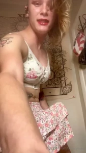 Do you like this flowery getup i got on or how the muscles in my