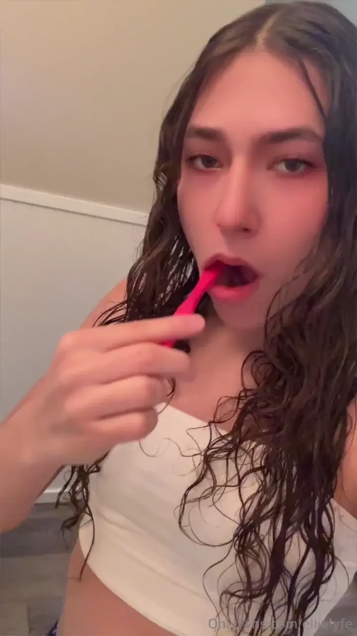 Watch me brush my teeth before we make out dm if you want something 