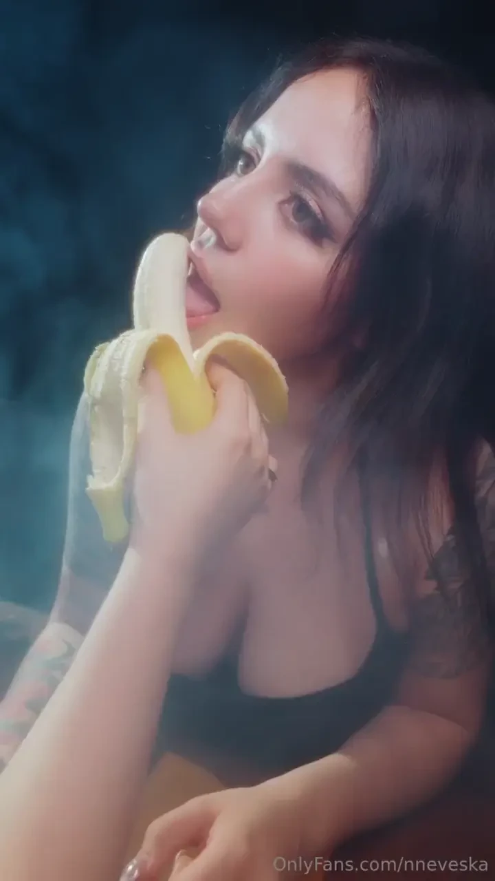 Checa tus mensajes amor te va a encantar lo que grab con mi prima 