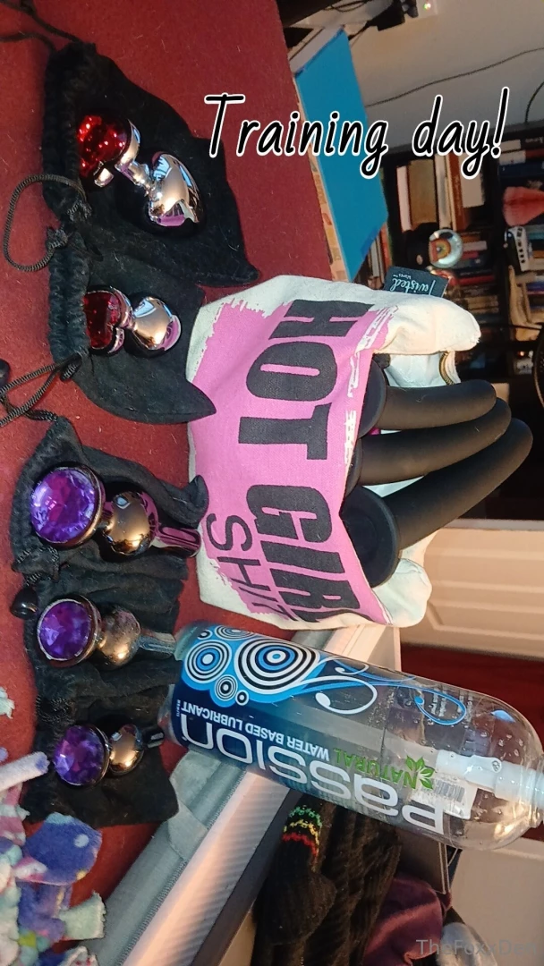 Dumb anal whore stuffing her holes and smacking her tits around 