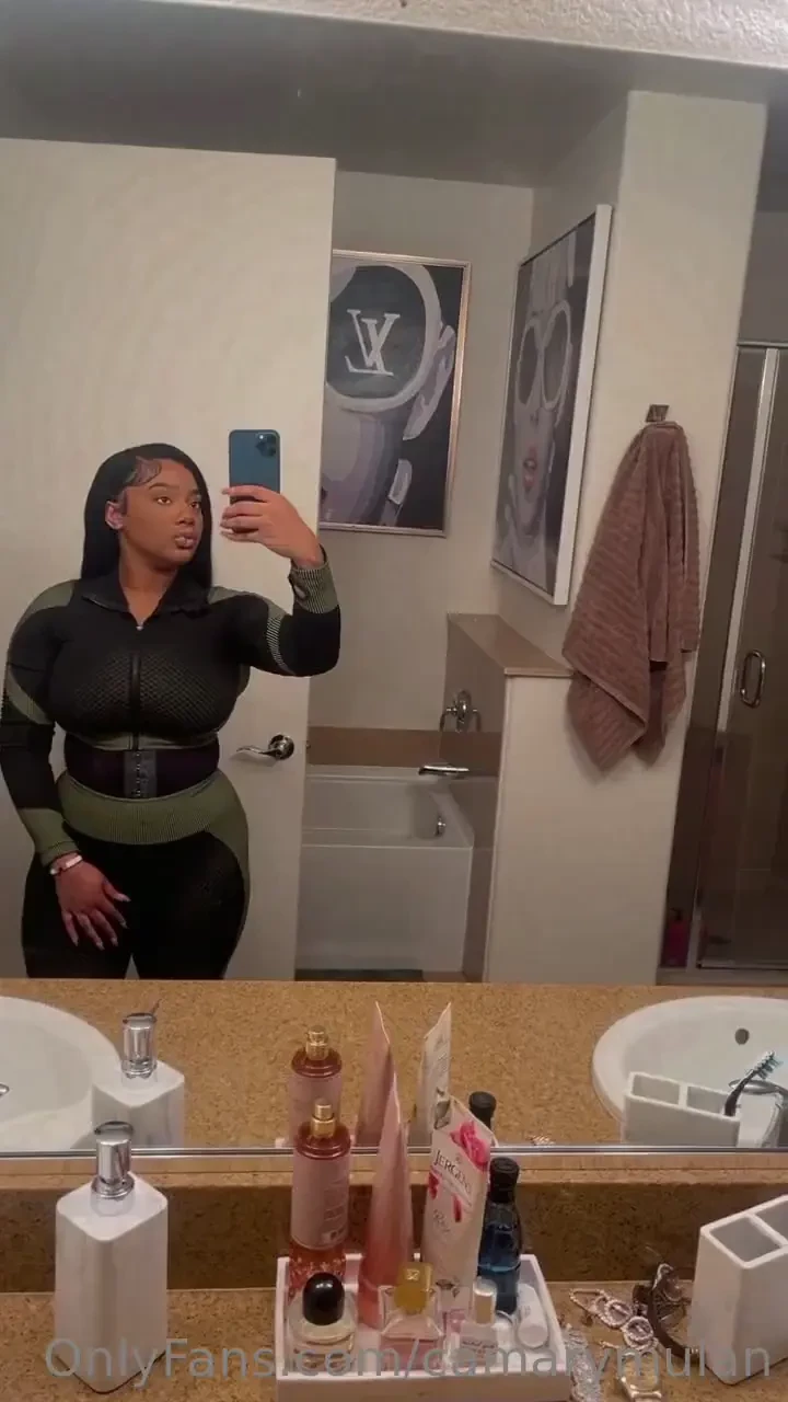 She ah baddie she know she ah 10 