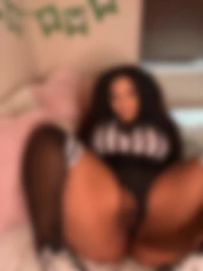 Blow the whistle or whistle while i twerk who knows lmao join my vip