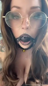 Hiiiiiii if u like moaning through ballgags drool fat tiddies and