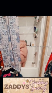 zaddyschubbybunny - Shower then all clean hehe will you come into the shower next time 