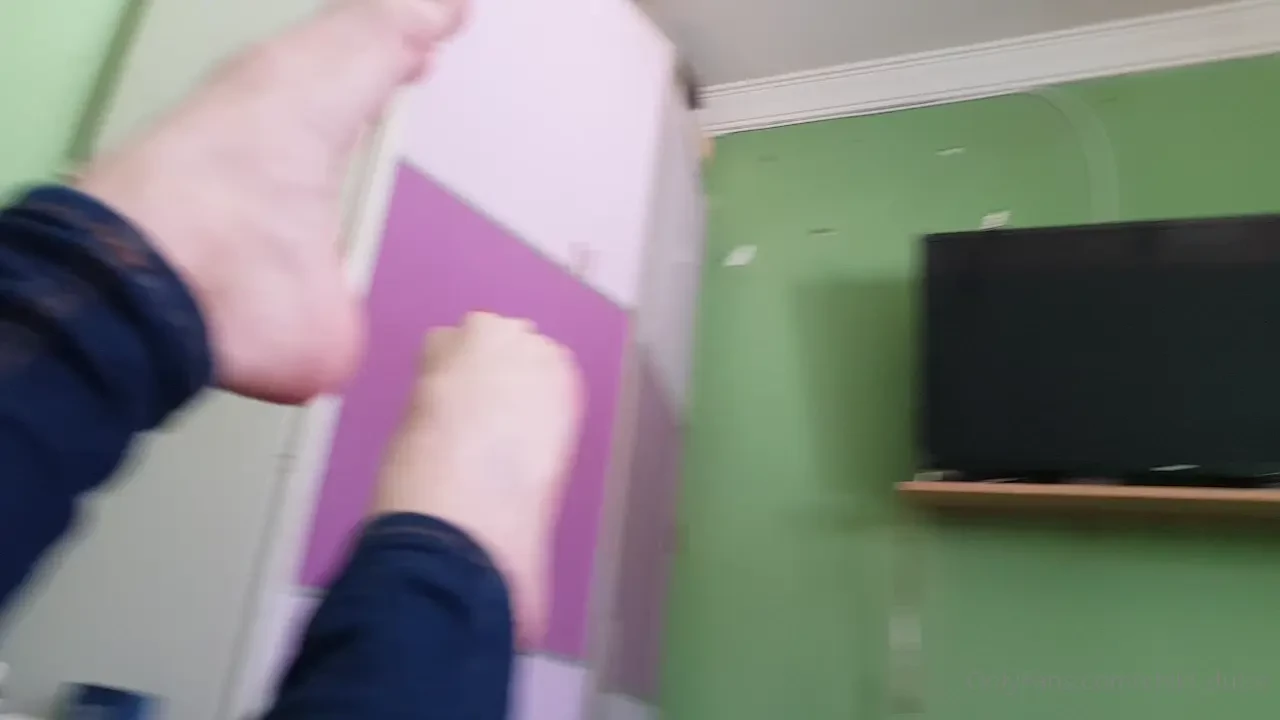 Mis pies bailando pa mis fetichistas de pies admito propinas jajajajaj 