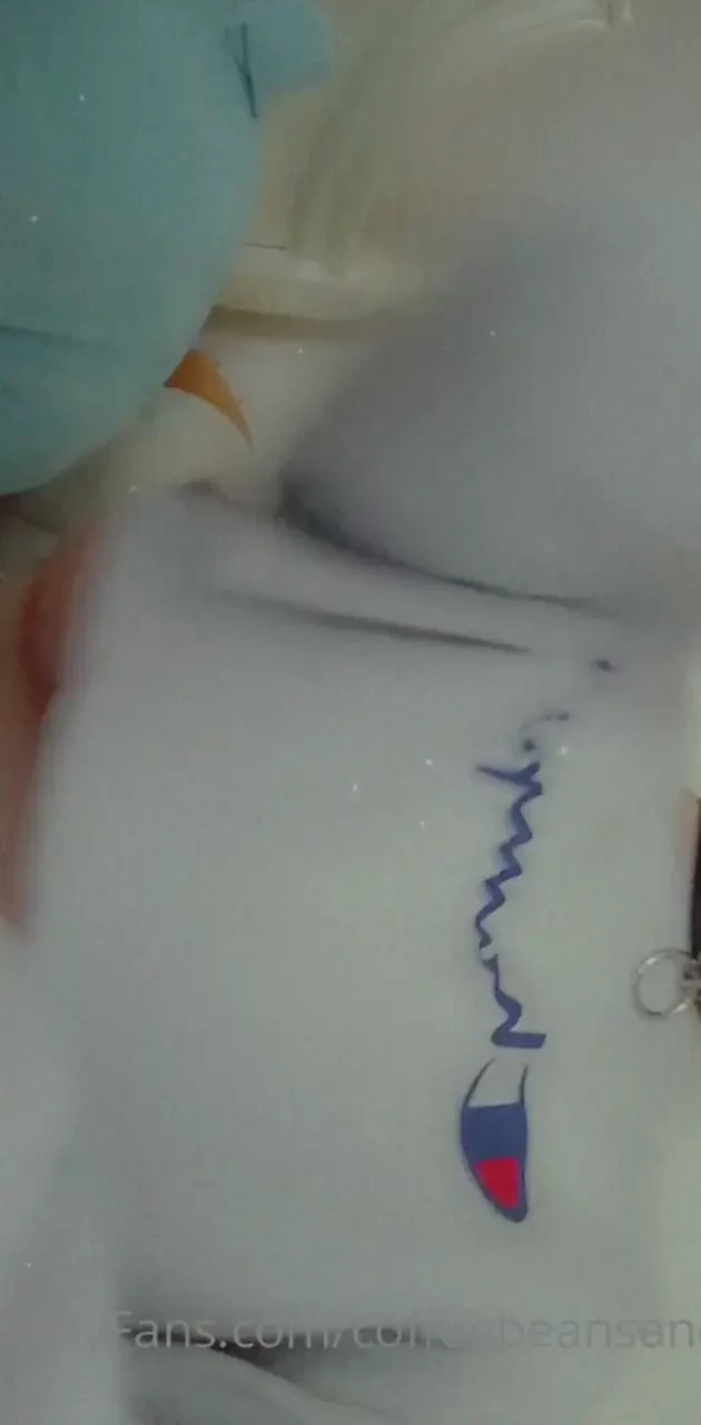 Guess my sweater is too short 