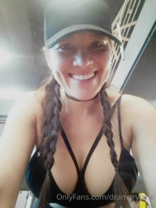 What do you guys think does my picture deserve a like ustedes que