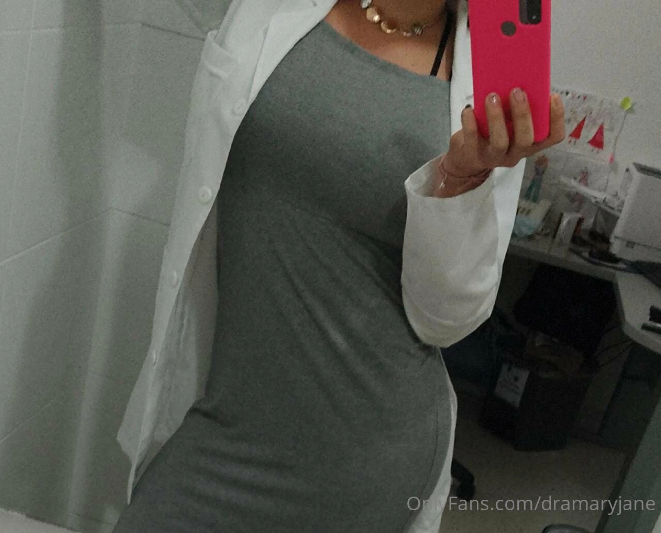 Today in my doctor s office while working between one patient and 