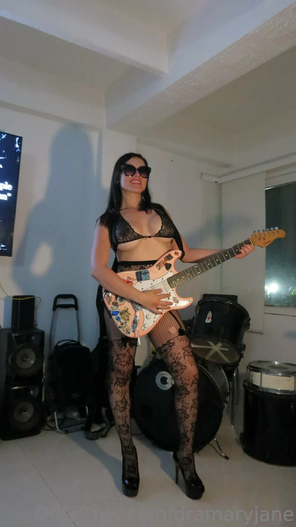 I also like the electric guitar it is an instrument that excites me part 2 