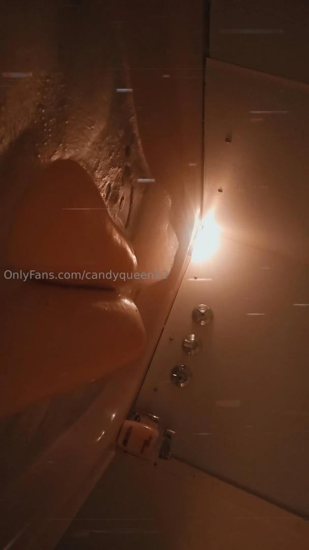 Hehe such a nice relaxing bath i smell like vanilla nowwwww my body is 