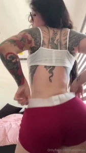 Dale like si quieres que te baile as give it a like if you want me to