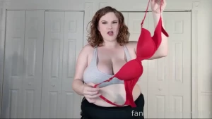 I went snooping through your stuff and i found your girlfriends tiny